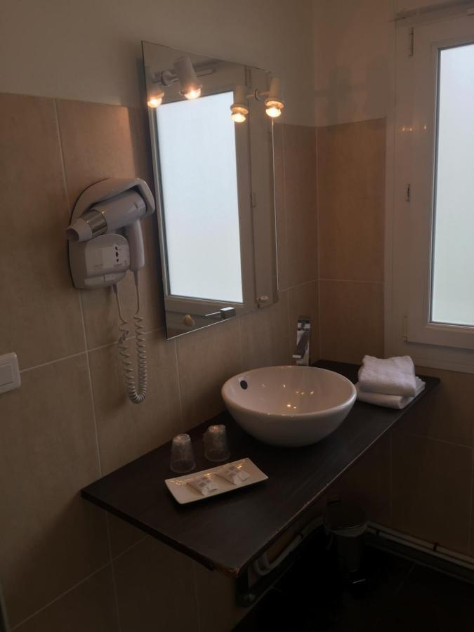 Hotel Restaurant Cousseau Parentis-en-Born Room photo